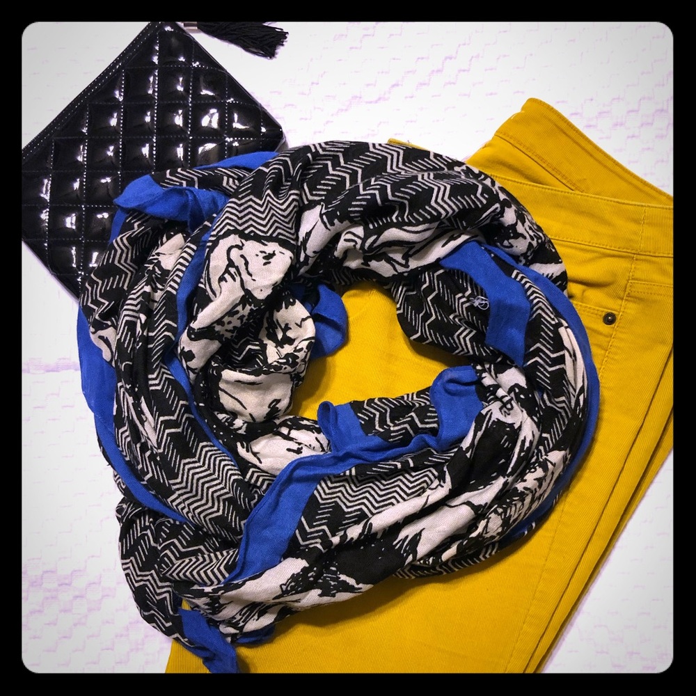 Stunning Stella & Dot union square scarf 🧣